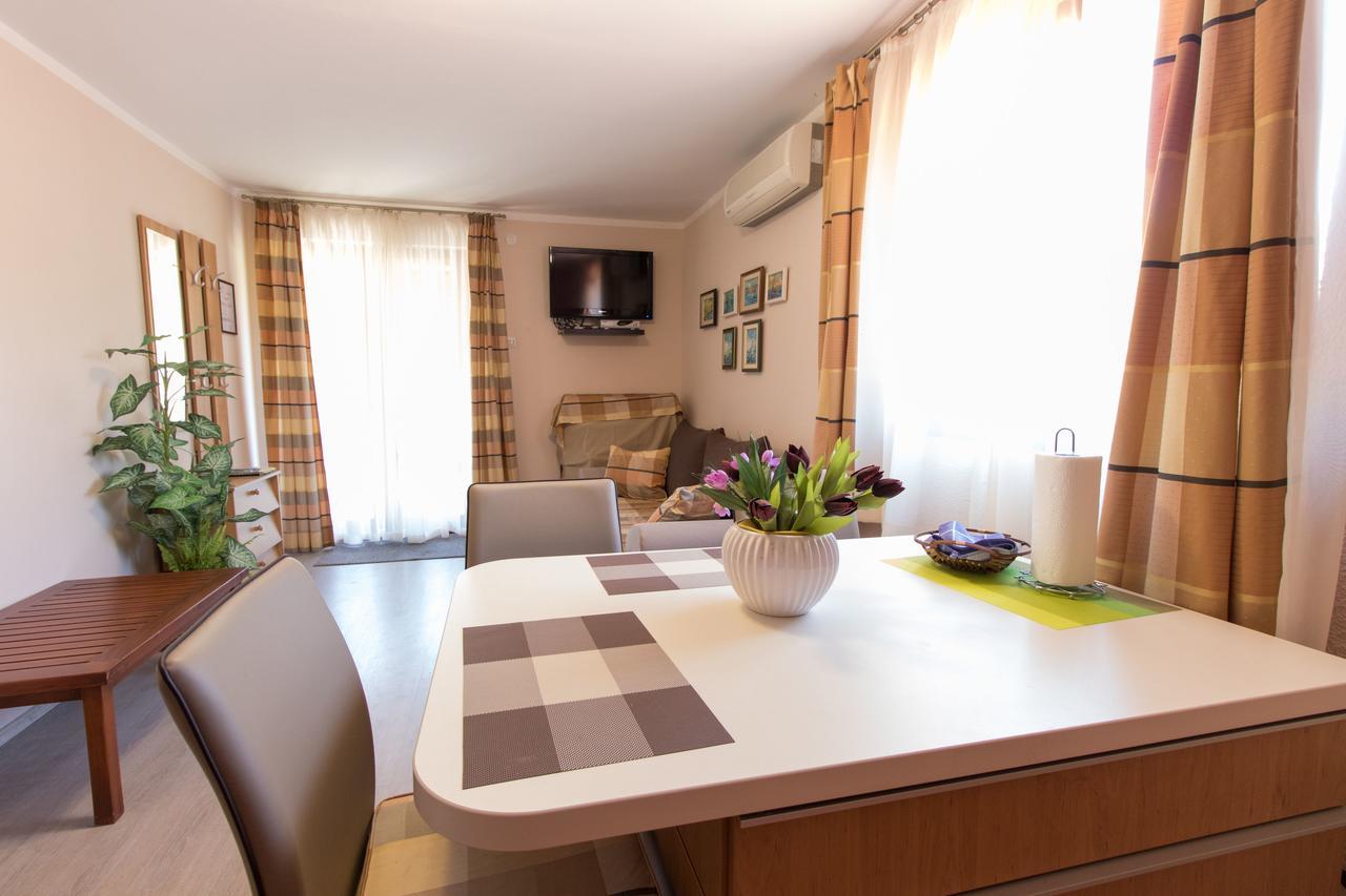 Apartment Paulina Cres Luaran gambar
